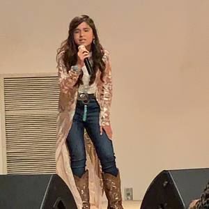 Meet your Posher, Alejandra